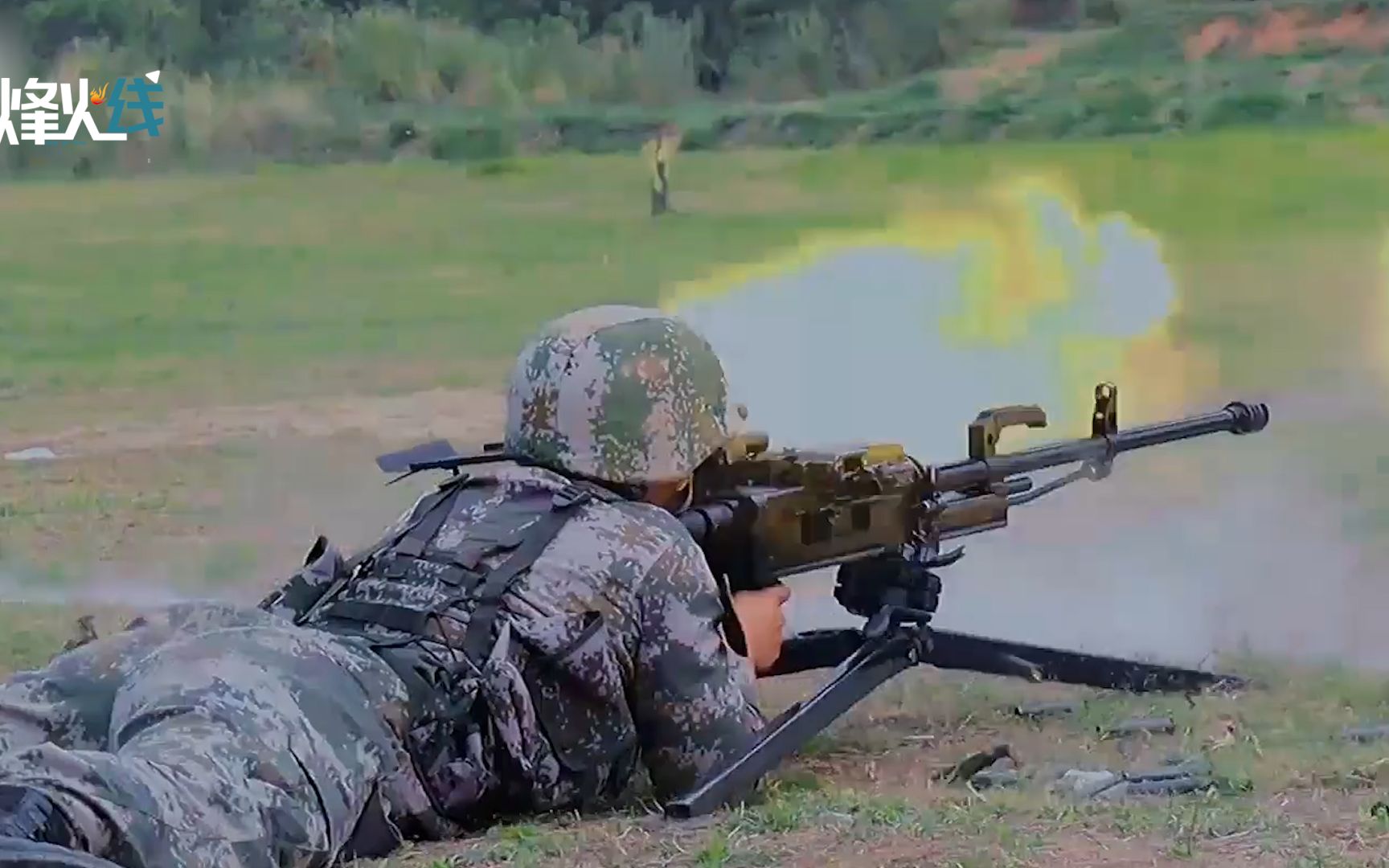调低音量直击解放军重机枪实弹射击枪管发烫火力全开