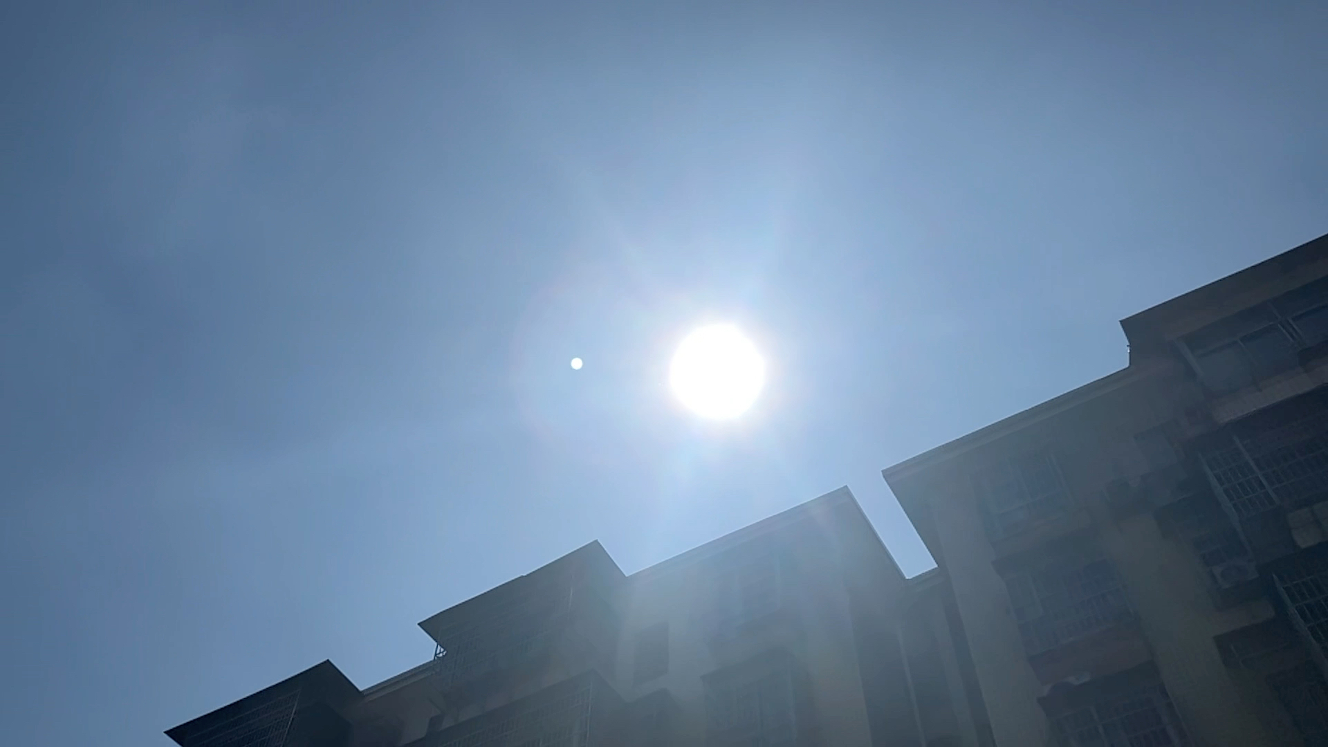 国庆这38度的天,感觉从秋天回到夏天,是真的热啊,这么大的太阳,也就