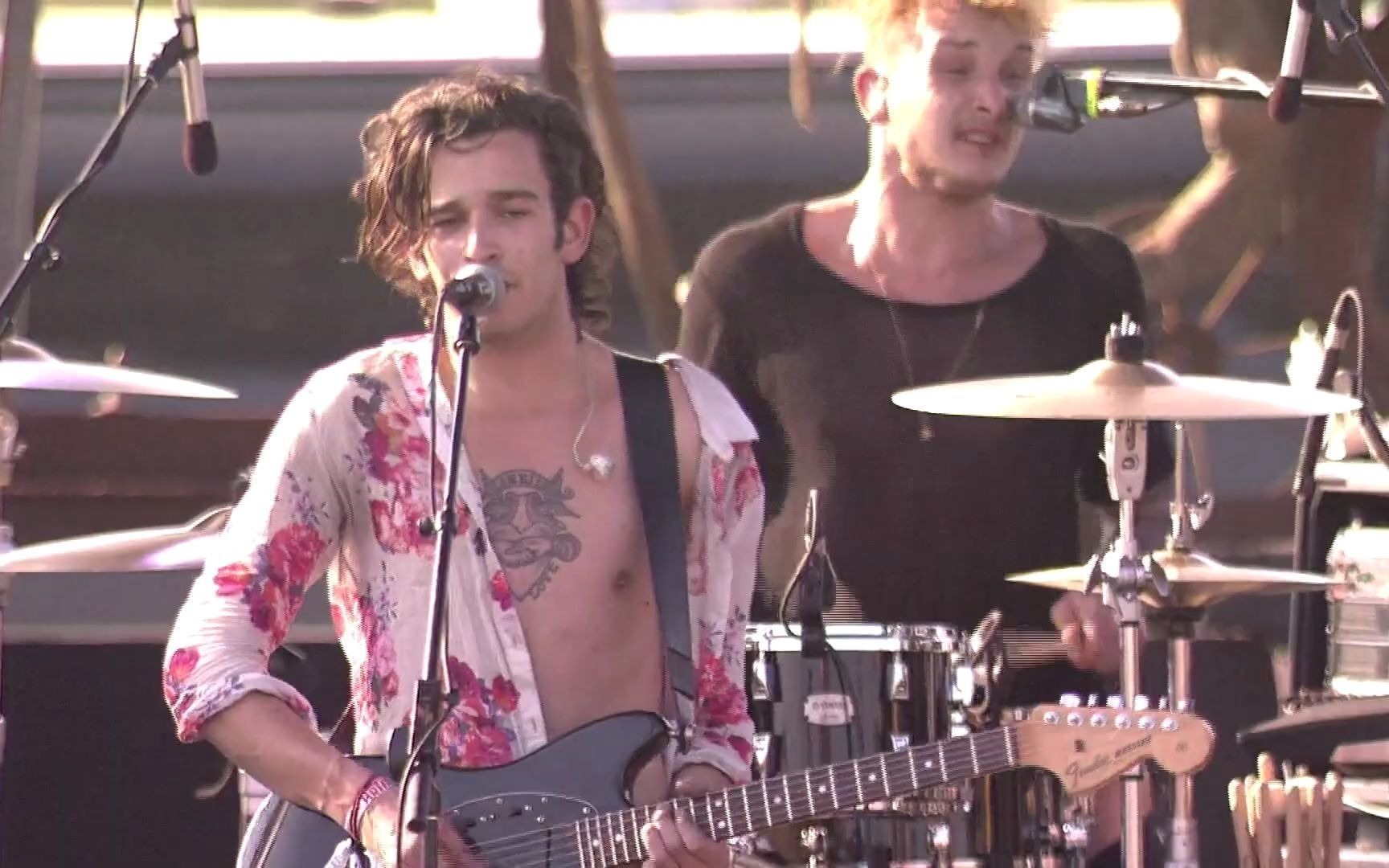 [图][超清现场回顾]The 1975 - Settle Down (Live At Hangout Festival 2014) (Best Quality)