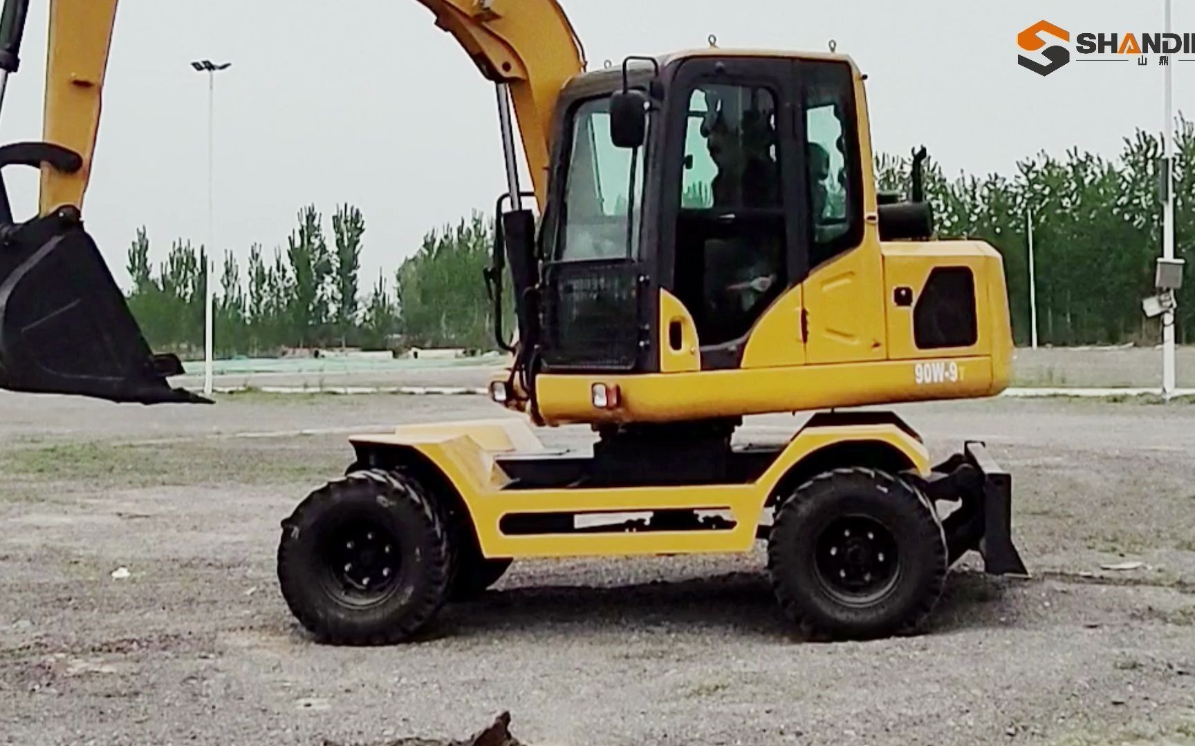 转场灵活,动力强劲山鼎90轮式挖掘机,工程建筑园林建设多功能胶轮挖掘