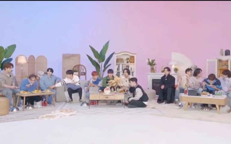 [图]【简单中字】SEVENTEEN (Happy Valentine's Day) 今日直播录像全程 230214