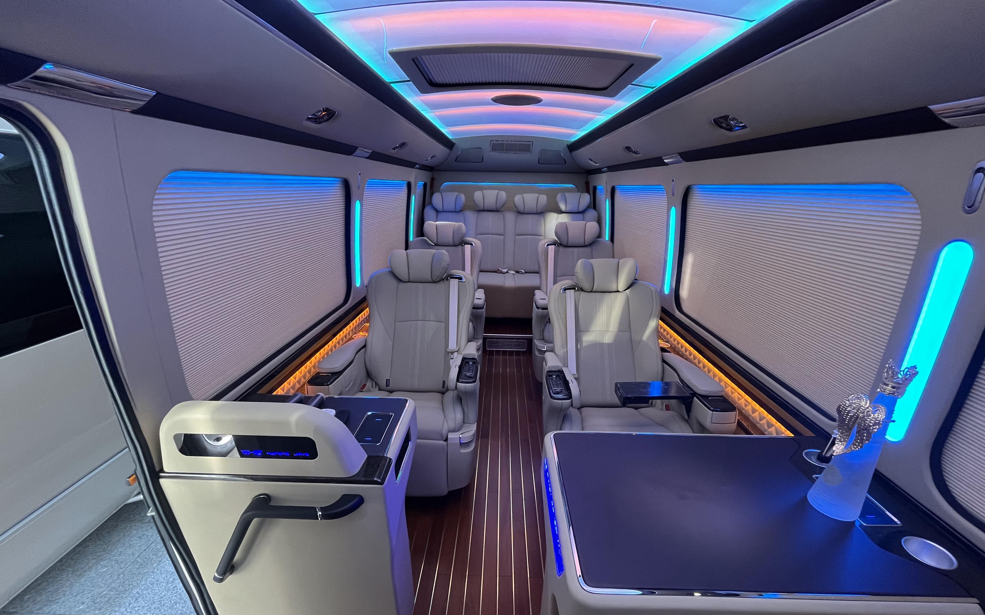 百万级的丰田考斯特头等舱内饰商务车!