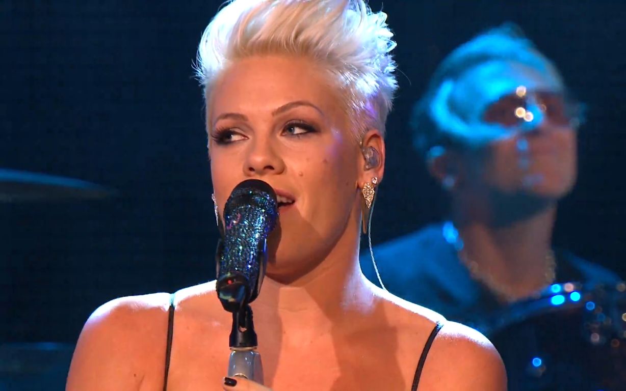【超强现场】P!nk - Try 2012.12.02_哔哩哔哩_bilibili