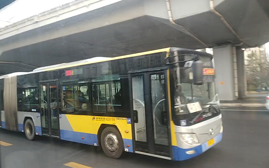 今早在石景山金顶南路再次发生北京公交370路4223855和921路8224199仅