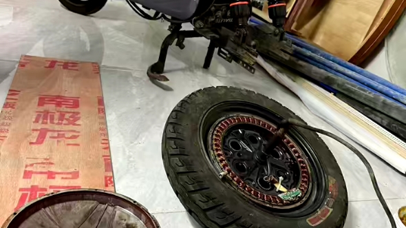 电动车坏成这样是怎么还能开的