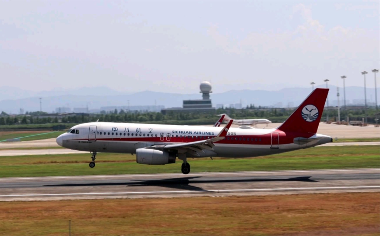 四川航空a320着陆