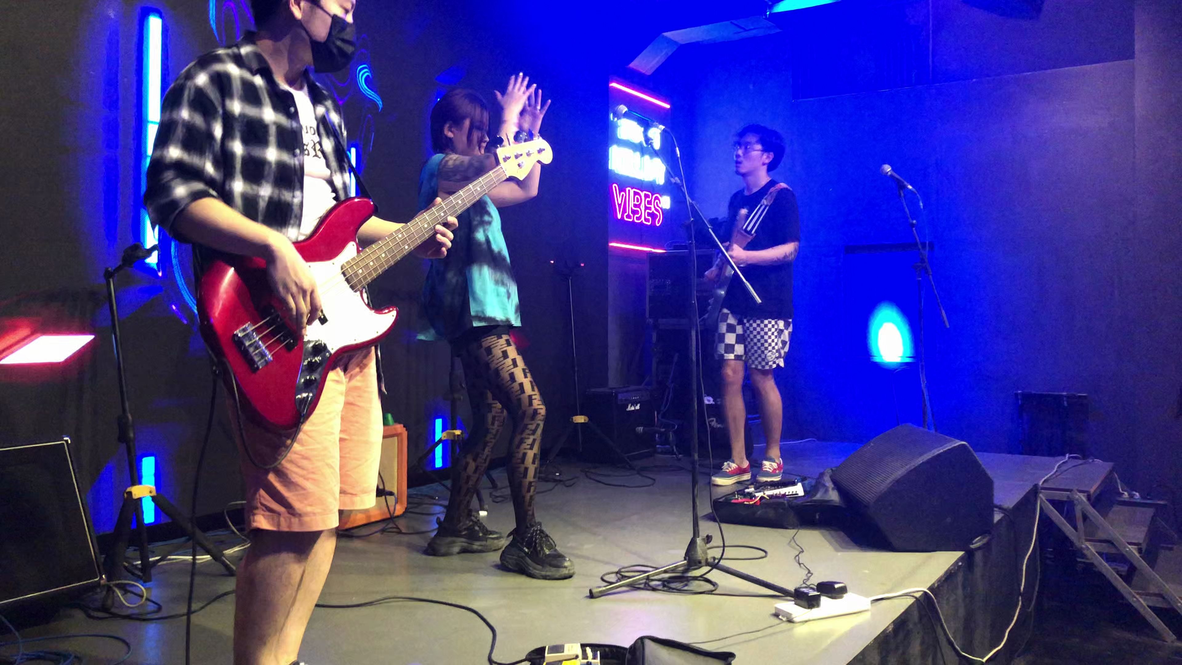 【4k】i cant sleep alone(我不能睡一条龙)—硬糖革命乐队 20200818