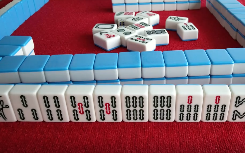 手气来了挡不住,小伙自摸幺鸡拿下清一色连七对,羡煞旁人