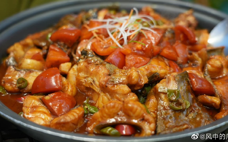 桂林阳朔最著名的美食"啤酒鱼",太好吃了.