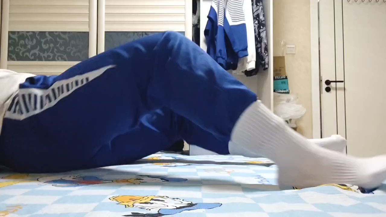 (仅展示无不良影响)白袜男孩挣扎