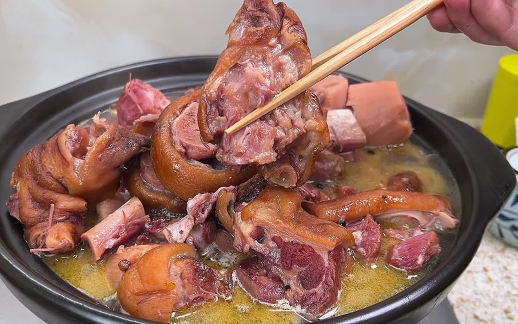 今年的腊猪蹄,它来咯