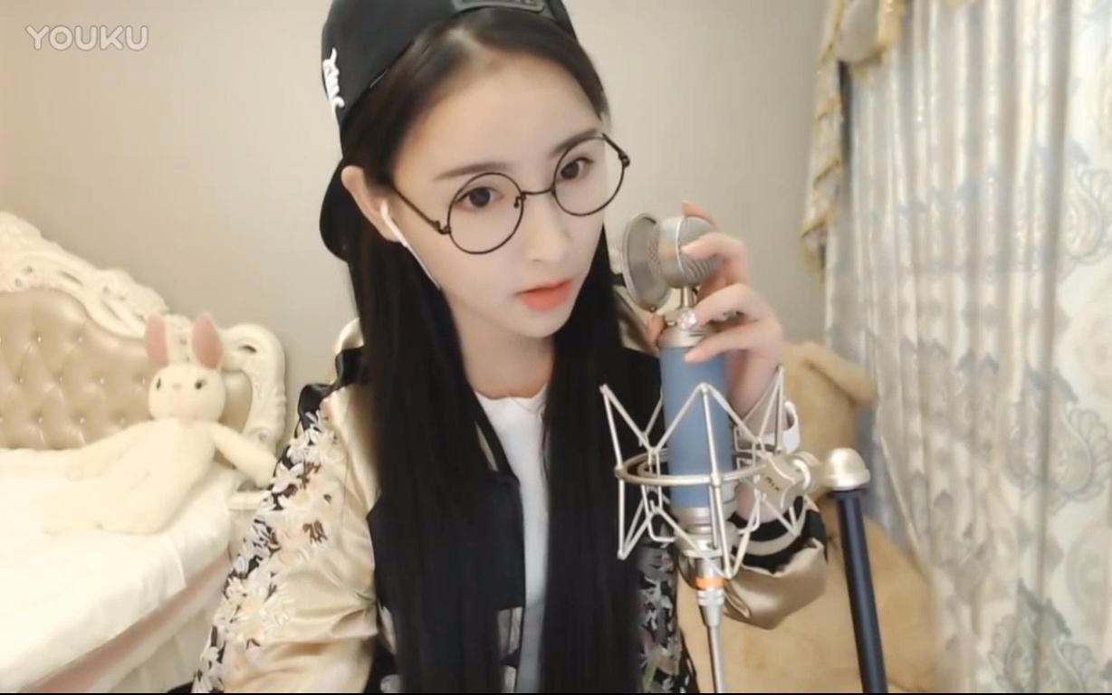 门门翻唱《凉凉》(颜值与唱功,还算尚可的女主播-yy4910)-2017春_哔哩