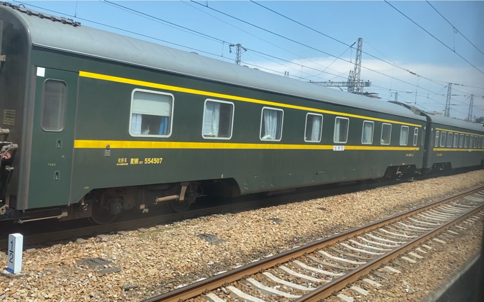 火车视频 京广线 z502 三亚-北京西通过衡阳站 挂19t高级软卧