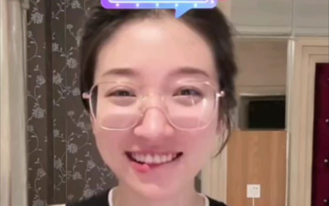 王格格直播 今天转场休息 明天情糜开拍 和漂亮后妈的男主王浩翔老师