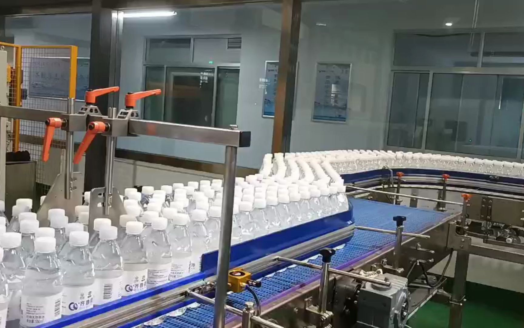 矿泉水包装机全自动裹膜热收缩塑封机械设备瓶装水打包机