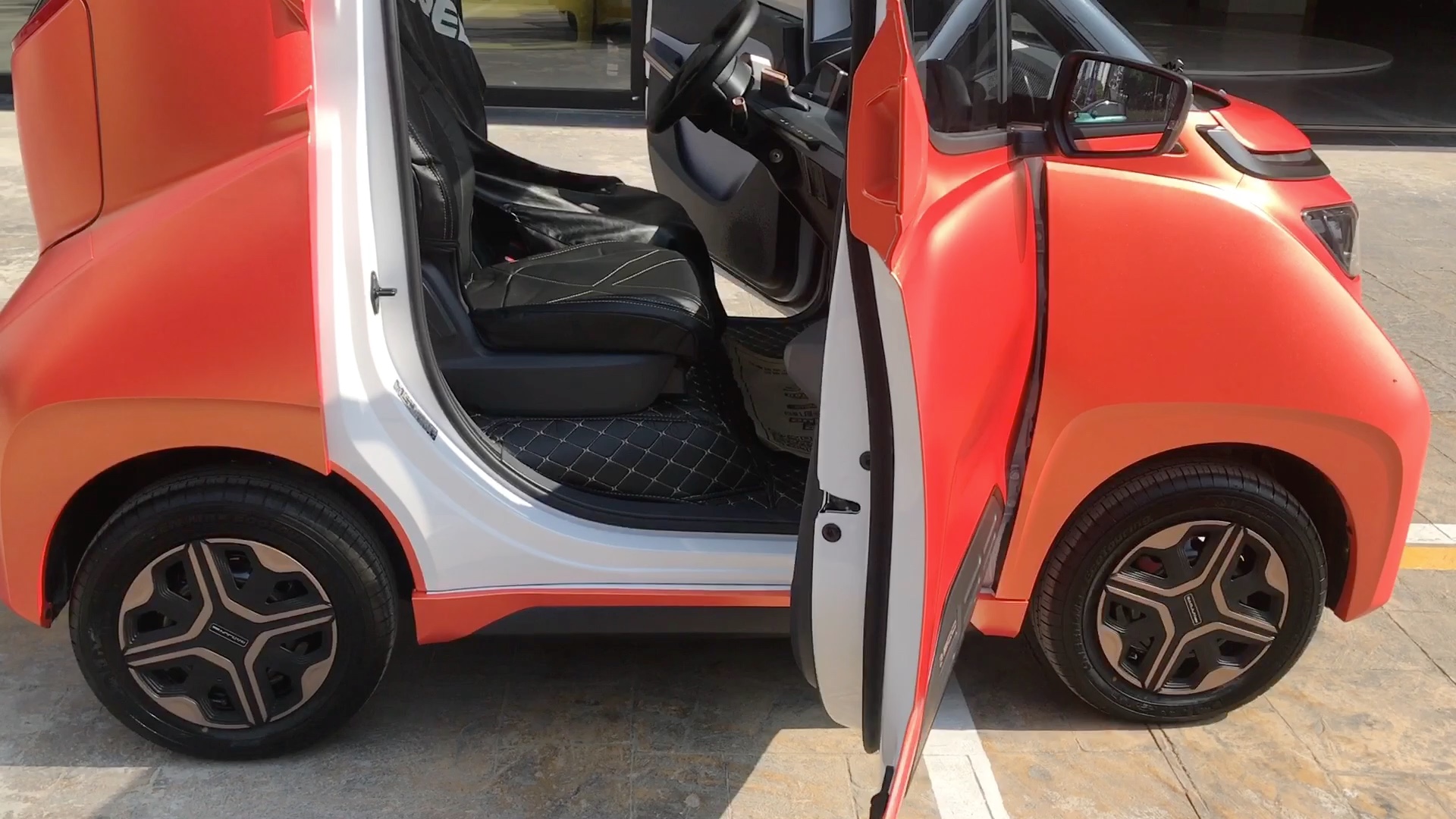 外星人出品宝骏e200改色贴膜电光金砂橙