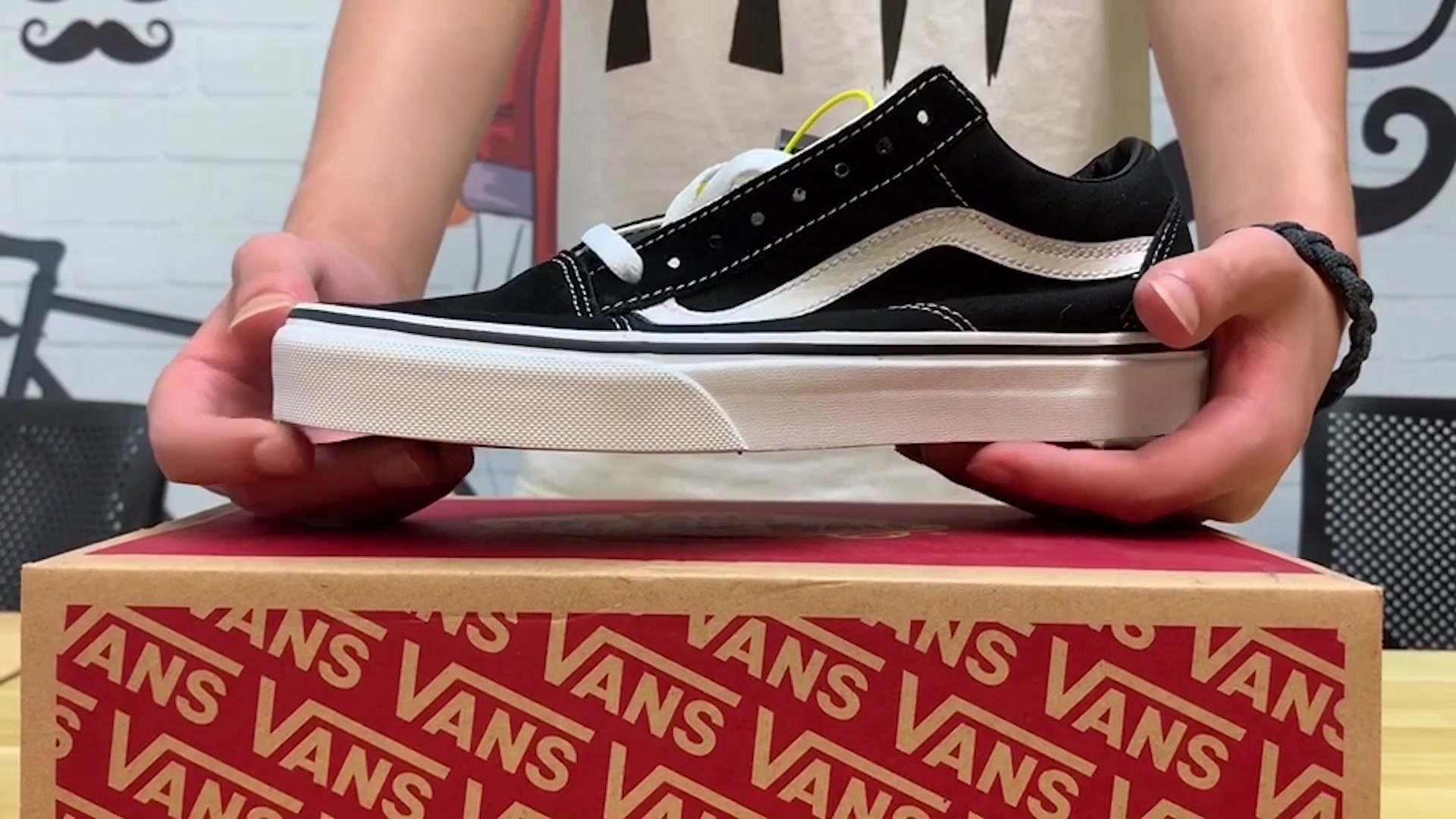 [图]每日推荐|开箱VANS OLD SKOOL BLACK