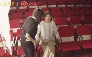 Download Video: 【万茜娱乐盒子花絮】录制乘风破浪的姐姐前一天录制到凌晨三点