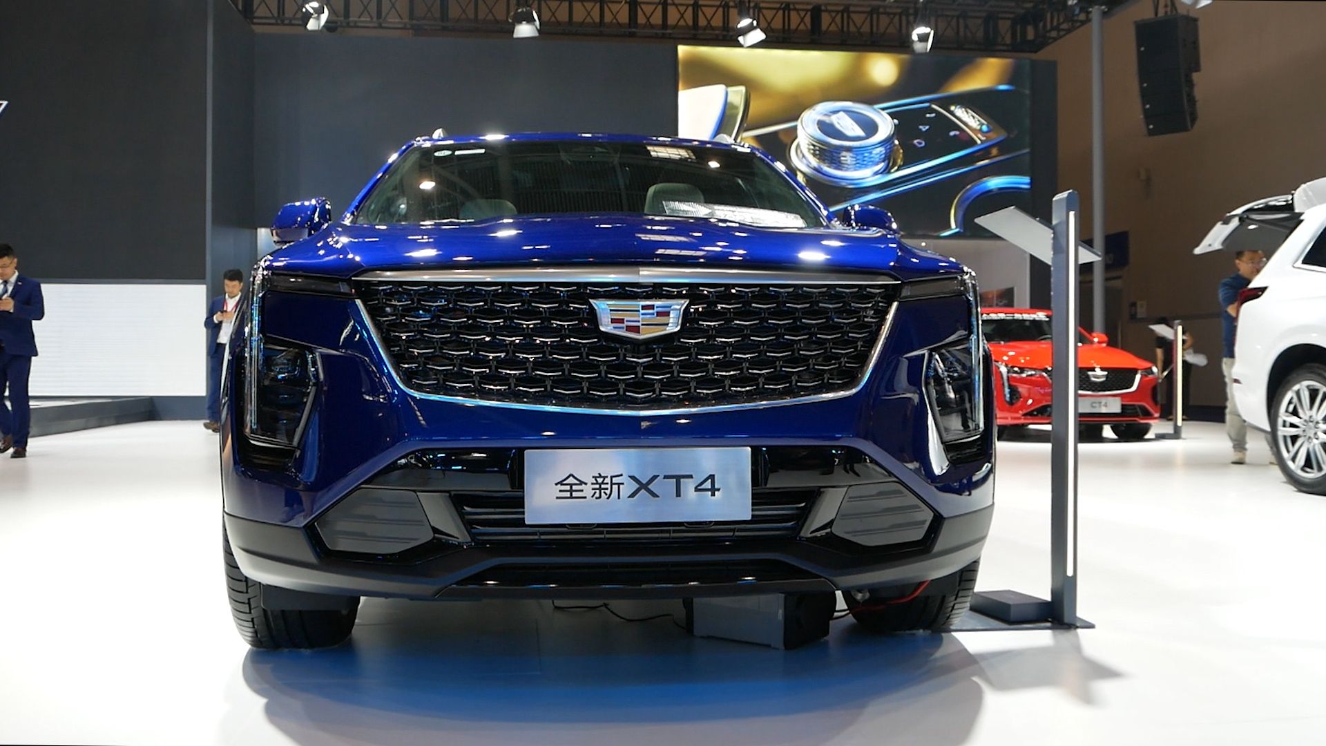 新款凯迪拉克xt4实拍 前脸升级 车内有高级范