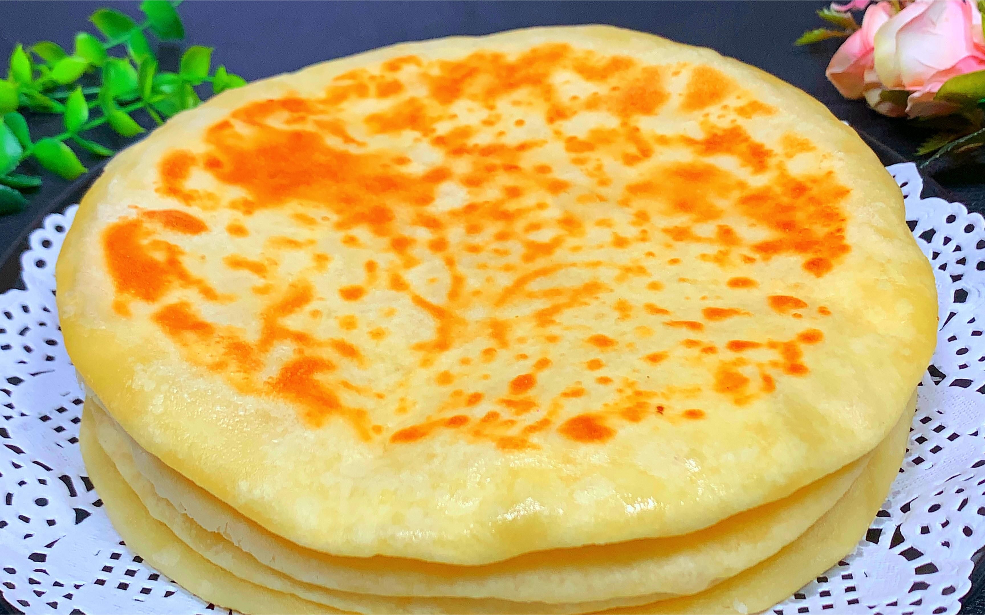 烙饼时,用凉水和面,烫面都不对,教你秘诀,劲道柔软凉了不硬