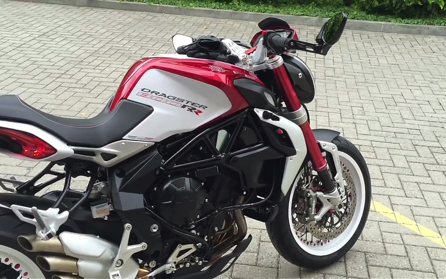 续上奥古斯塔800rr