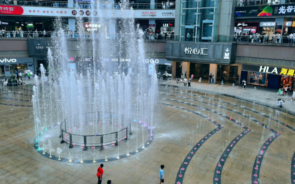 15:00世界城光谷步行街音乐喷泉(主喷复活)