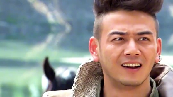 冒牌英雄"冒牌身份终于被发现,经过努力终于当上寨主"#一起追剧