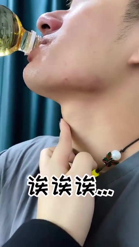 喉结拍照92 想问一下有喉结跟不能说话有关吗?
