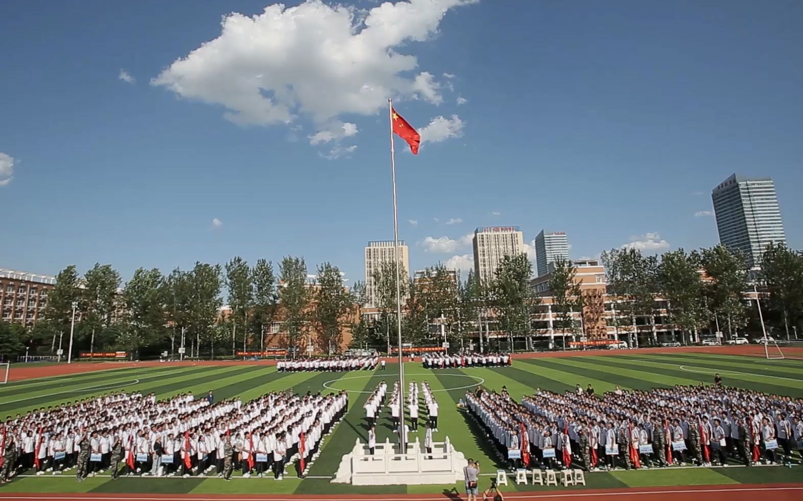 临沂四中2020级高一新生军训视频