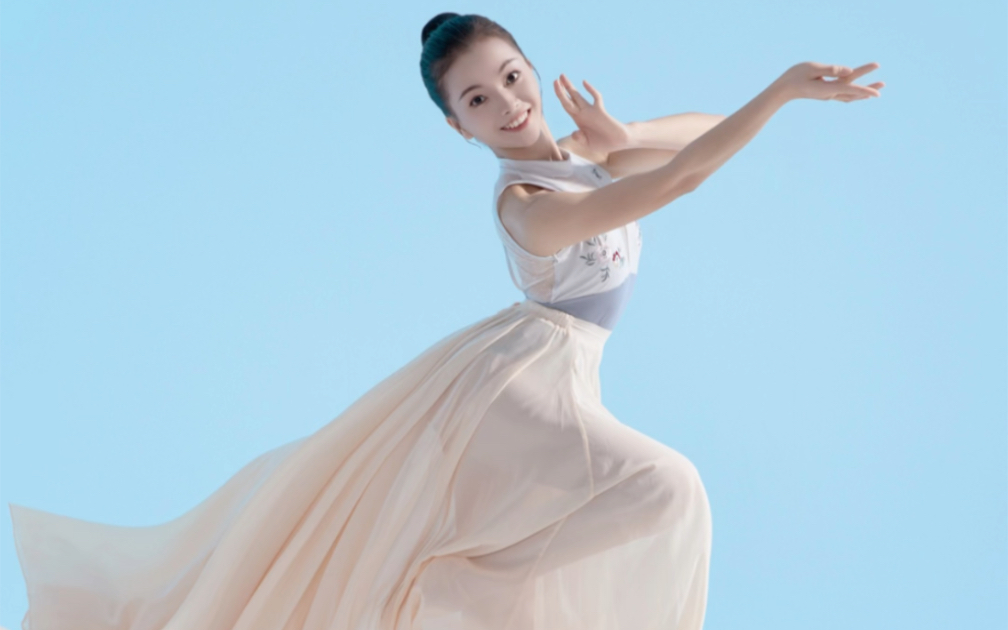 花絮视频分享/定格最美好的瞬间～摄影:@舞蹈岭南 妆造:@甜出镜:@卷卷