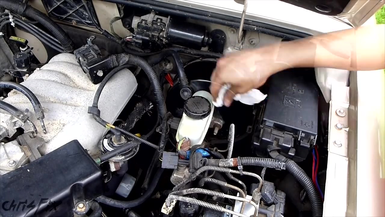 3部国外自己动手更换刹车油视频