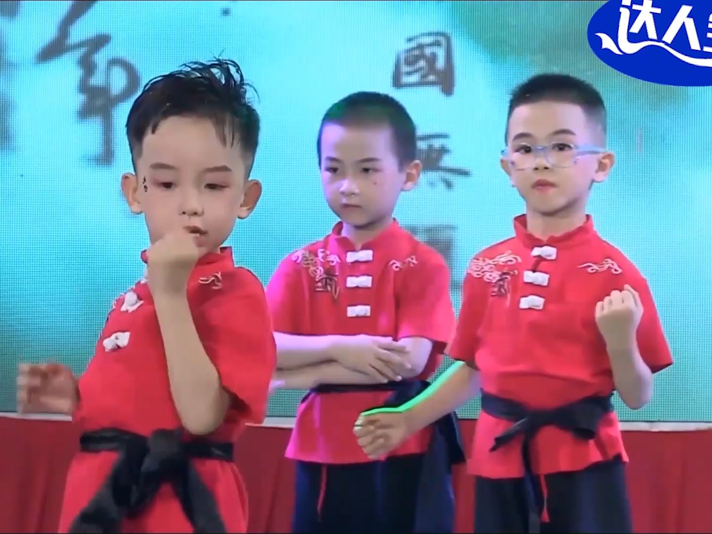 幼儿园中班舞蹈《中华好儿郎》,动作铿锵有力,适合小男生的舞蹈