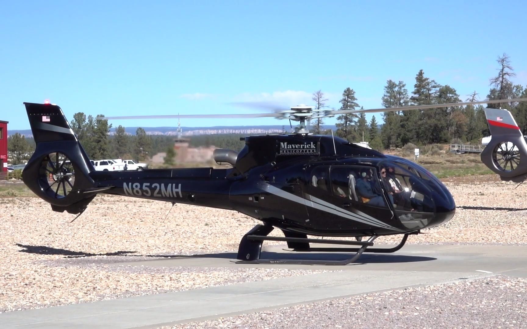 空客直升机h130直升机降落