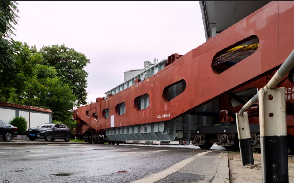 【中铁特货 超级超限】dk36型落下孔车装载超大变压器出西电厂