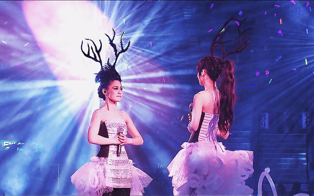 【twins】 相爱六年-相爱十年 人人弹起 香港演唱会现场