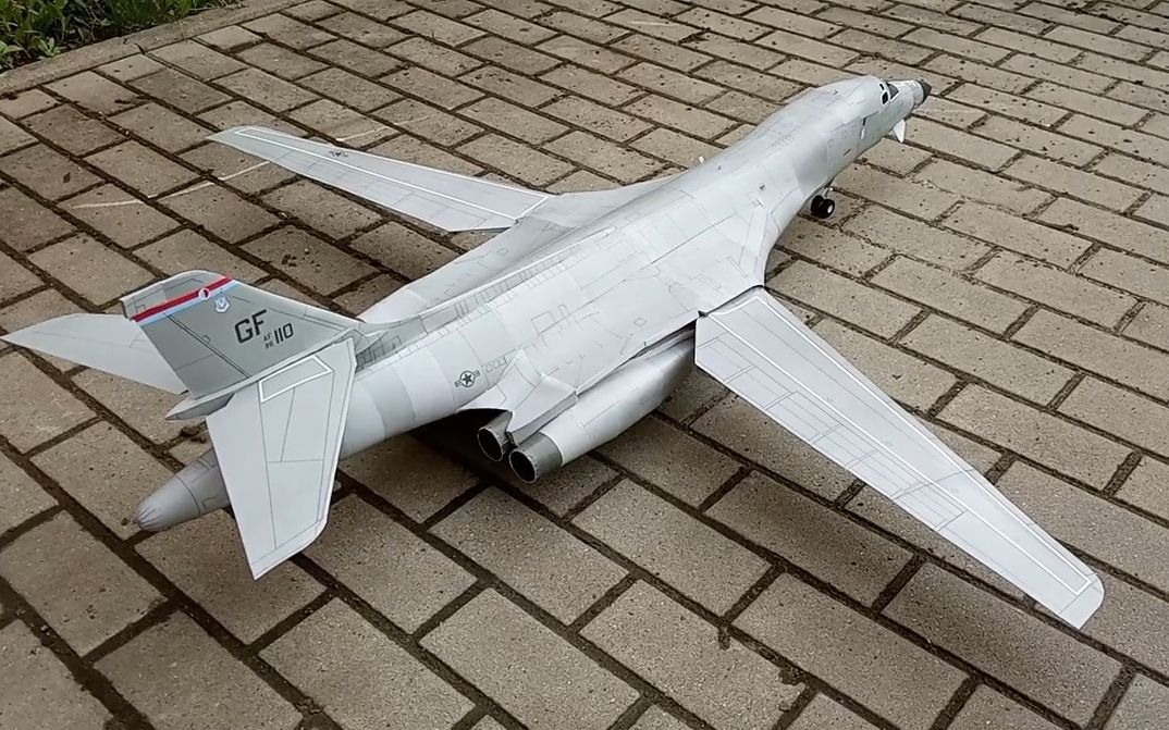 【纸模型】 b-1b 轰炸机 (hobby model) 1/33