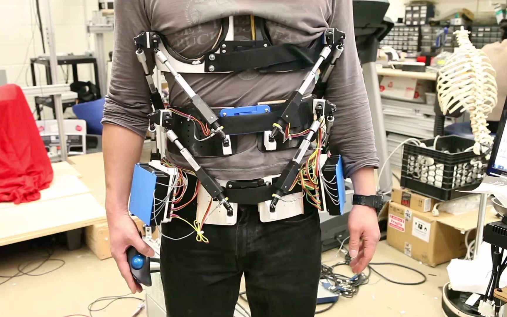 腰助力外骨骼
