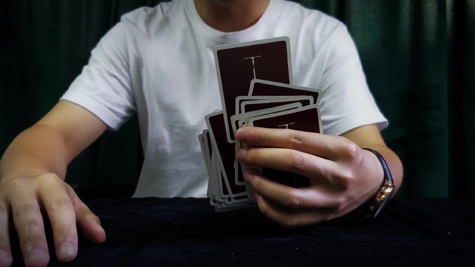 【魔术】读心术,我能找出你想的牌,错了算我输!