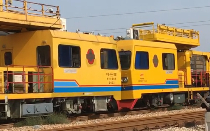 你见过双机重联的金鹰轨道车吗