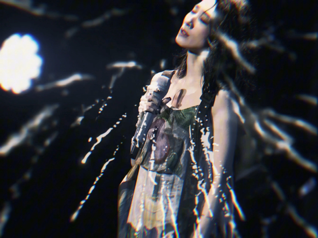 戴佩妮每次的出现都让人觉得特别的惊喜,这次戴佩妮带着她的新专辑