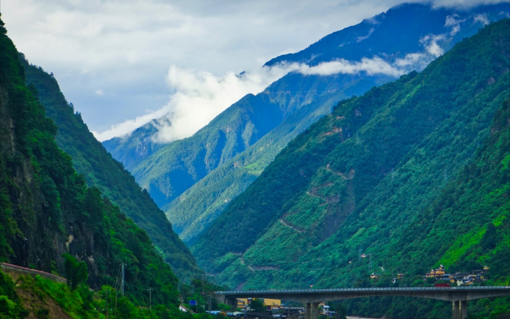 云南贡山独龙族怒族自治县,高黎贡山神秘的怒江峡谷风景哔哩哔哩bilibili