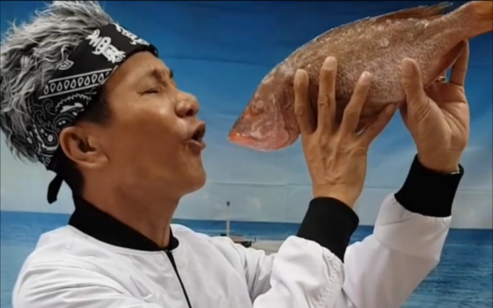 朱振亿放开那条鱼,林北还要放生呢.