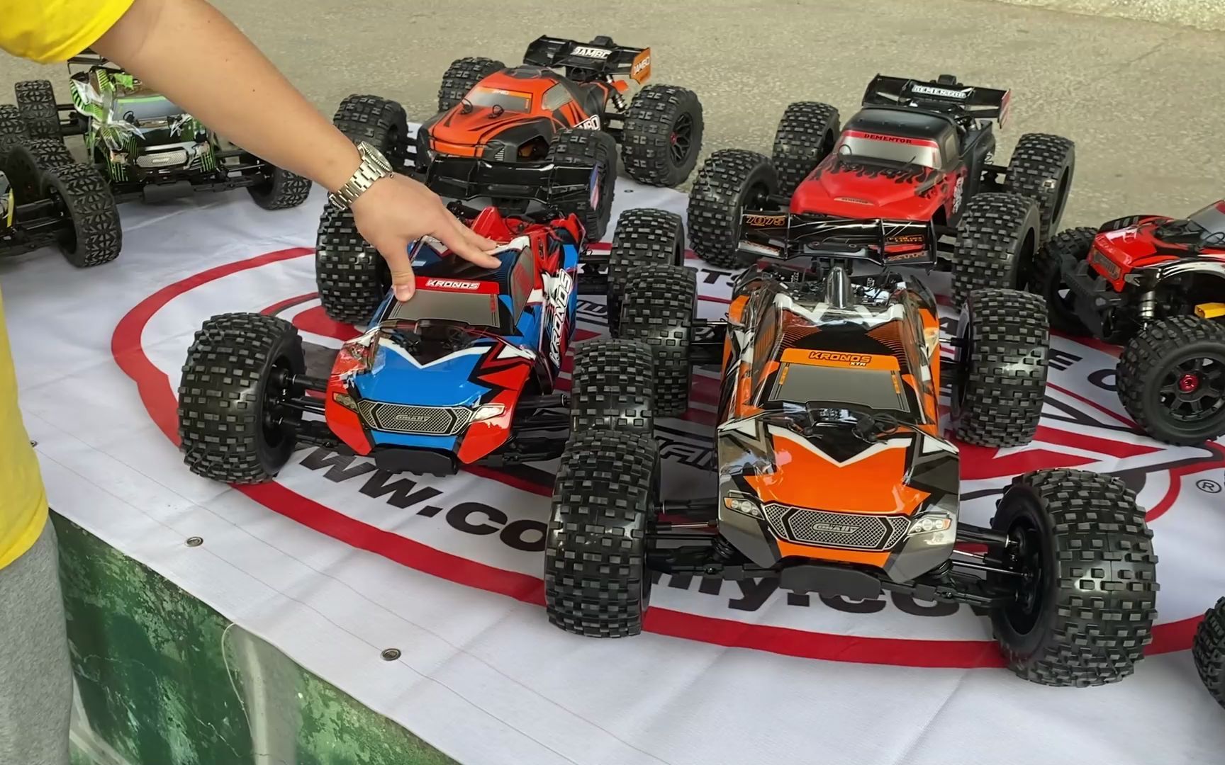 Team Corally Kronos 2022 XTR和6S 1/8大脚卡车 简介哔哩哔哩bilibili