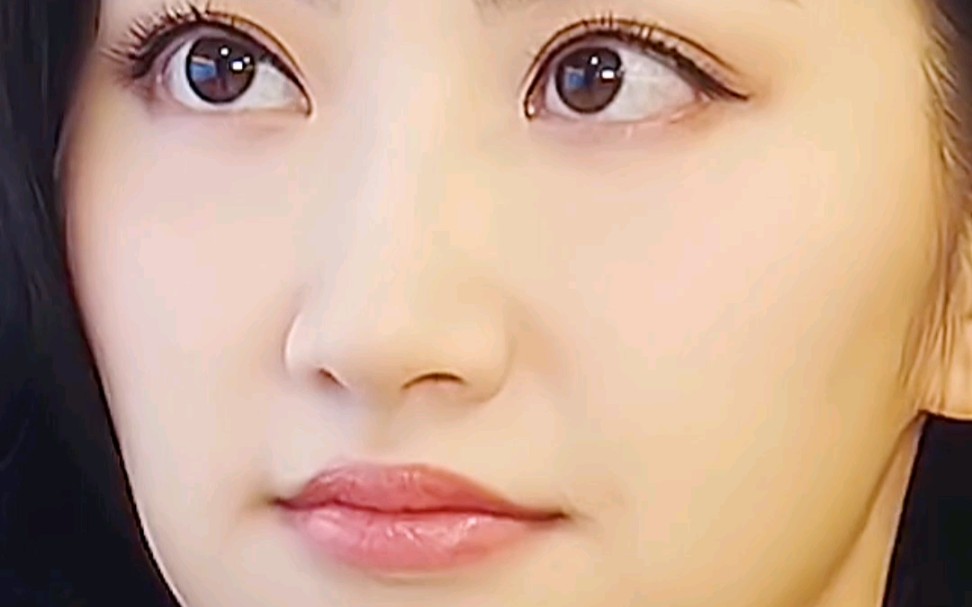 国民女神小甜甜 旗袍美还是穿战袍靓?你喜欢哪一个?