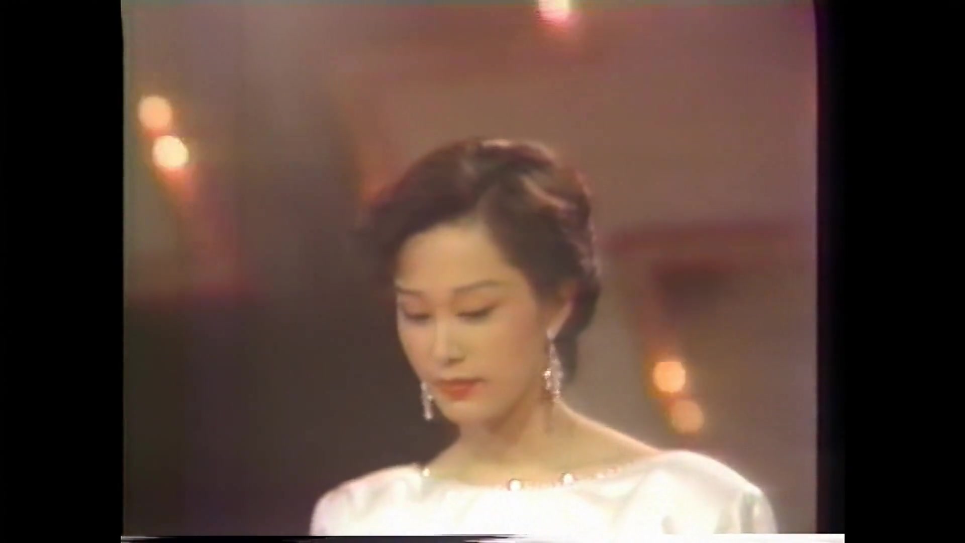 施思综艺:1985年台视春节晚会演唱庭院深深(4K修复)哔哩哔哩bilibili