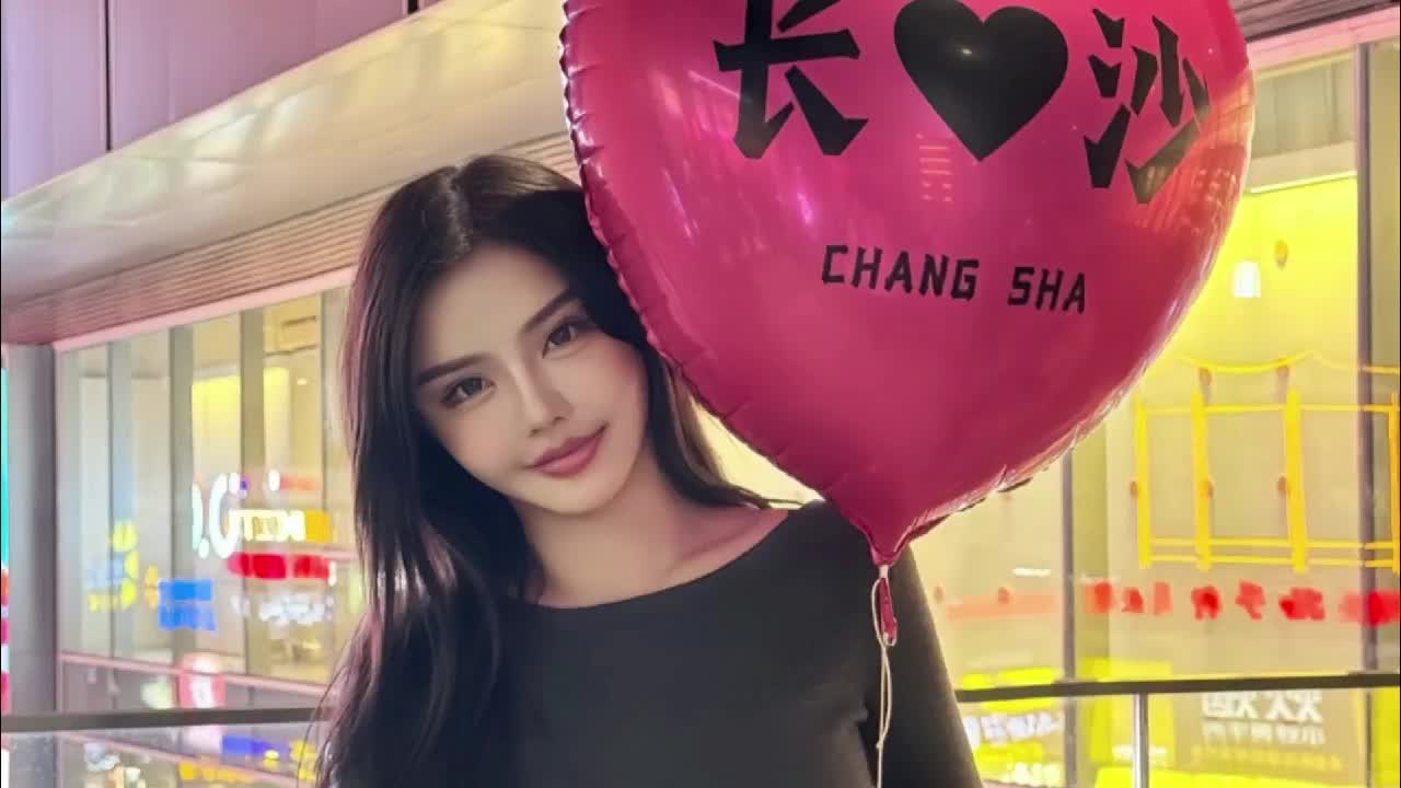 韩安冉现身长沙被偶遇,多位粉丝上前合影,身材圆润被指富态