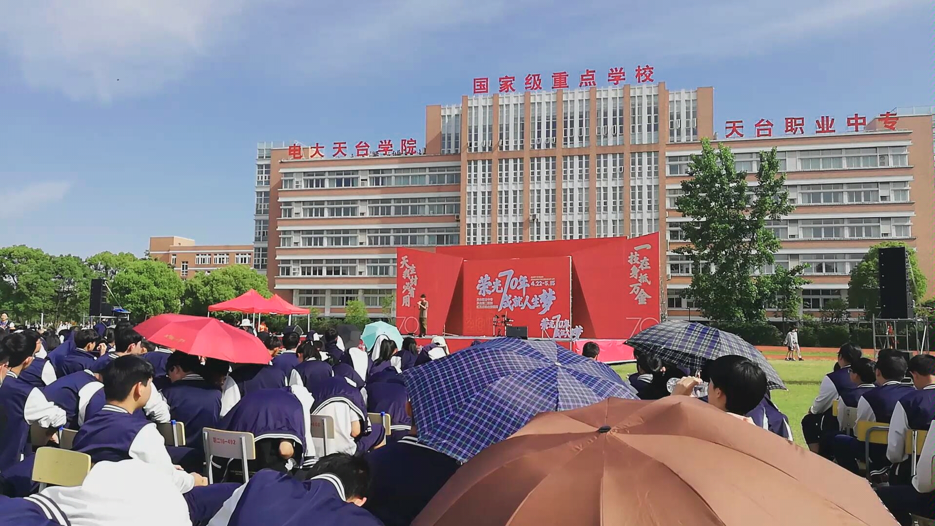 小哥哥_哔哩哔哩 (゜-゜)つロ 干杯~-bilibili