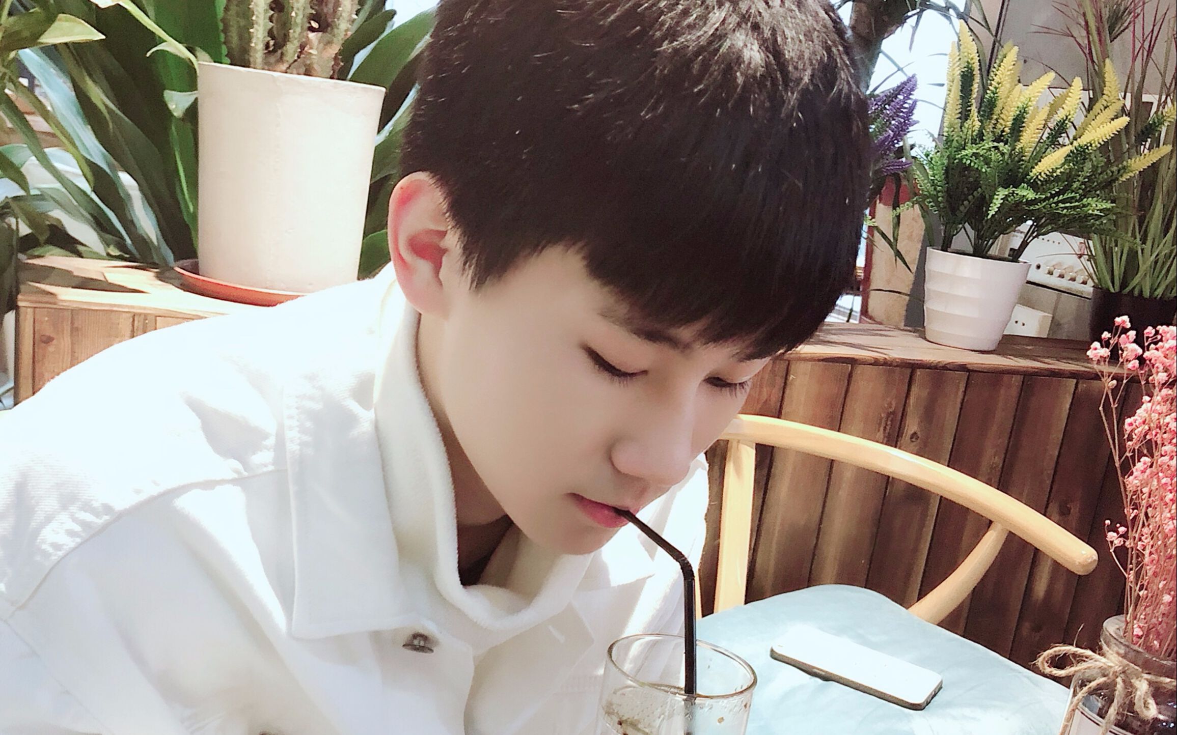 【张真源】光年之外(翻唱)字幕版【tnt张真源】时代少年团_哔哩哔哩