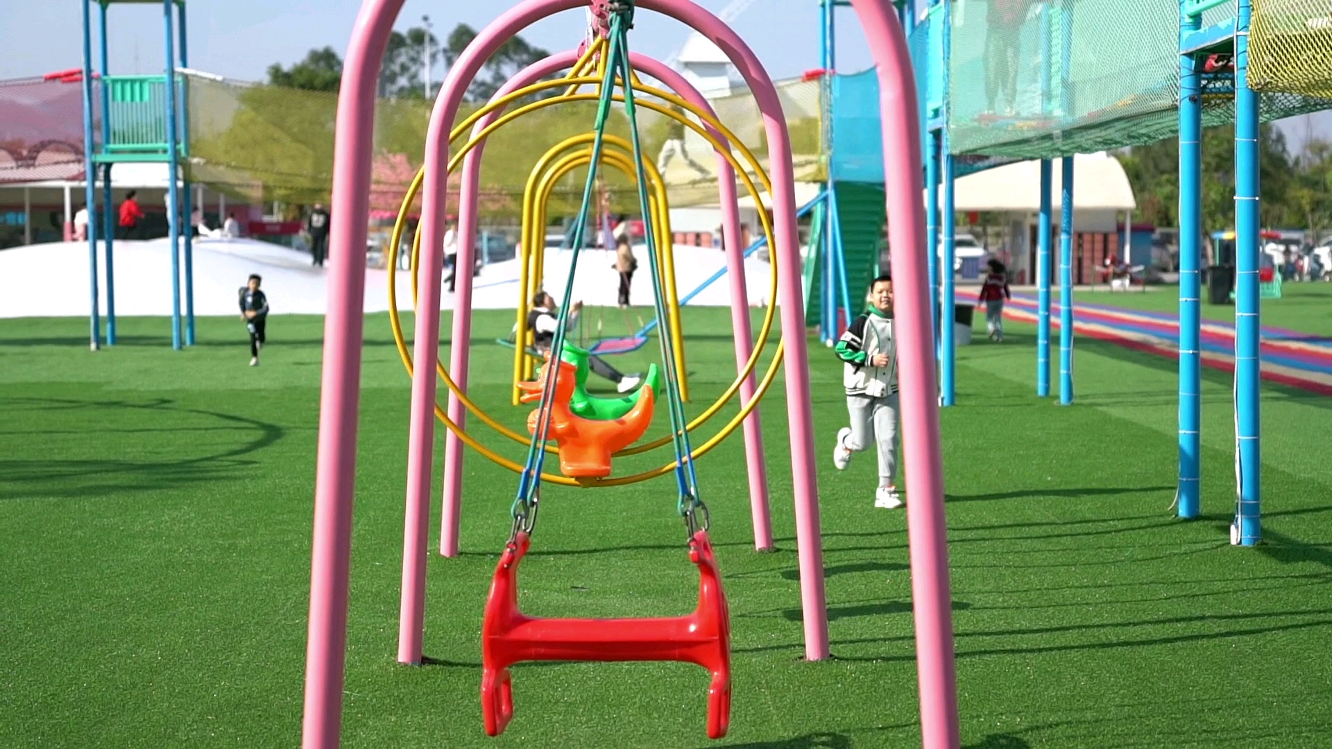 索尼a7r2镜头下的开平彩虹乐园:户外无动力游乐场,享受阳光和自由!