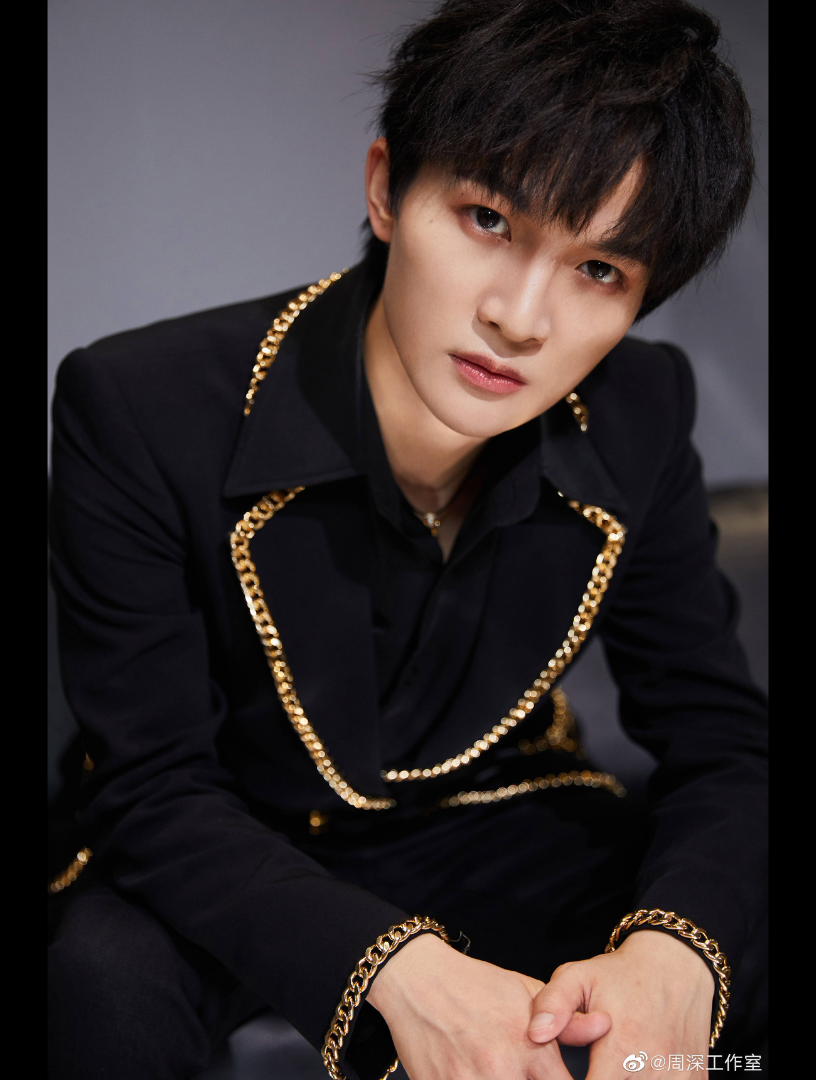 【周深】"妈妈,你快看周公子的眼睛,有三颗痣!